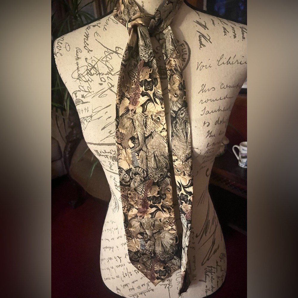 100% silk Cream and Brown Floral Lace Tie